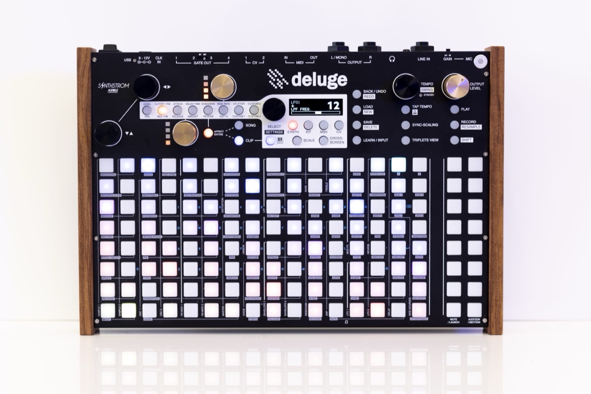 Front view of the Synthstrom Deluge groovebox with its pad grid and wooden side cheeks